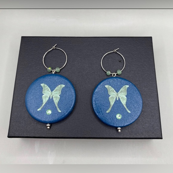 💚🦋Wooden Luna Moth Hoop Earrings - Picture 2 of 2